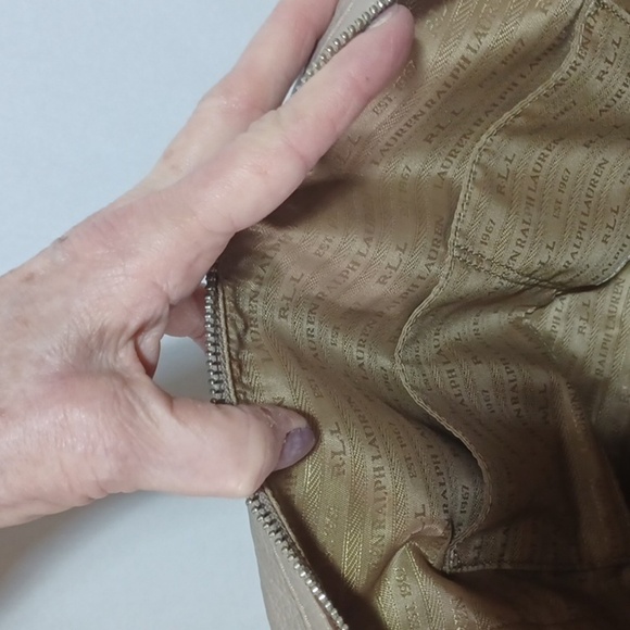 RALPH LAUREN COW LEATHER 🐄 💖 PURSE LOOKS NEW TAUPE COLOR - Picture 8 of 10